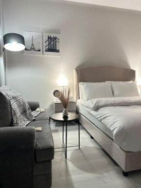 Elegant Studio Skyline Stays